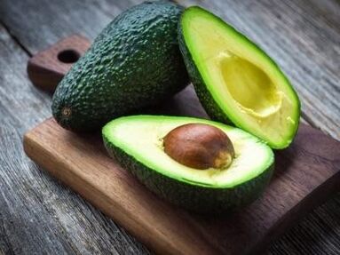 Gli uomini che vogliono rafforzare la propria erezione dovrebbero mangiare avocado. 